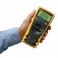 Fluke 77IV - Multímetro Digital Portátil para Técnicos y reparación (promedio)